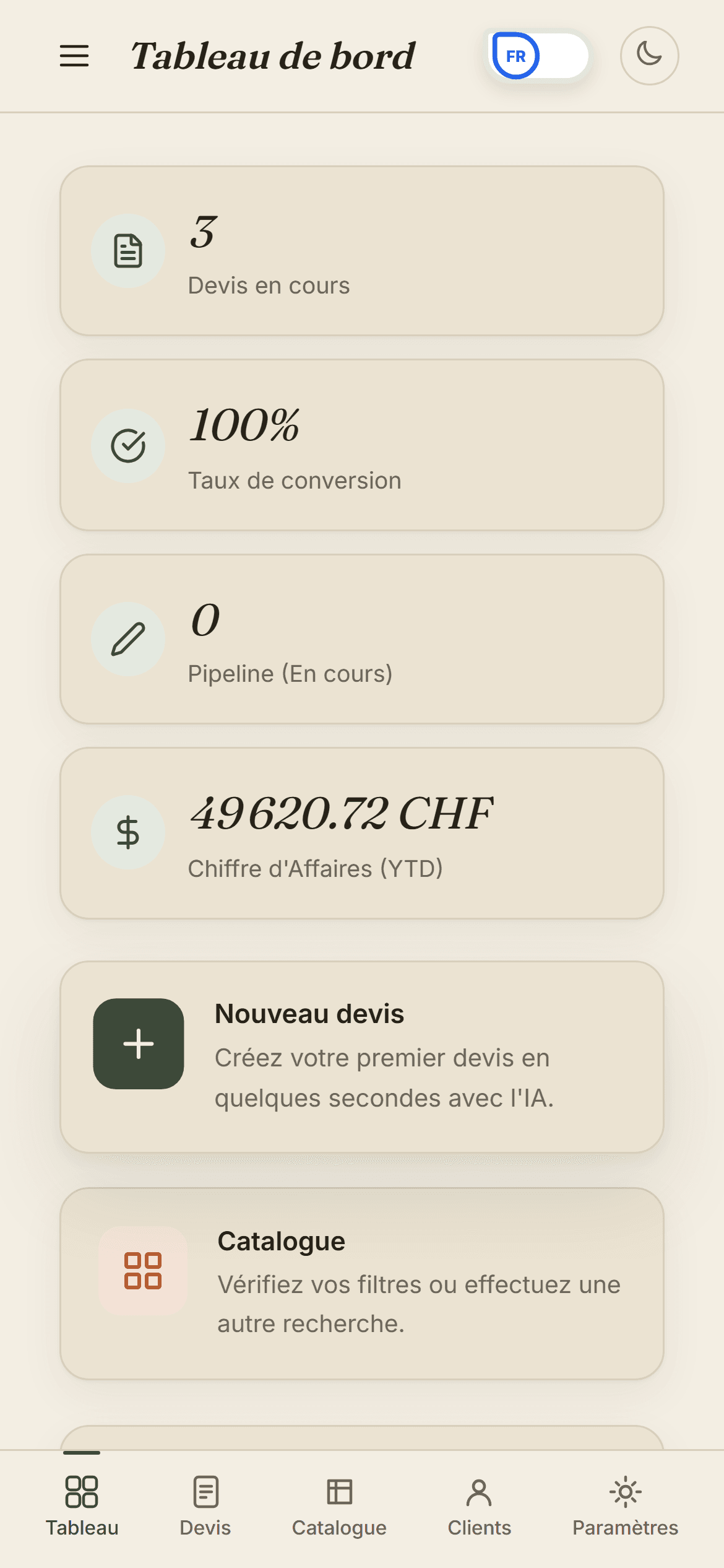 DevisBat sur mobile : tableau de bord d'une entreprise, chiffre d'affaires et devis en cours.